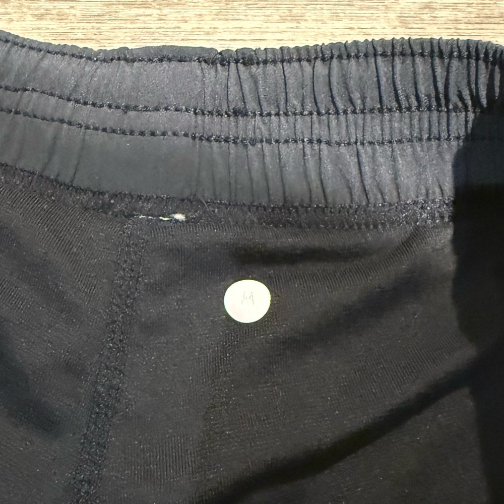 Men's lululemon Shorts Medium - Picture 3 of 6